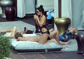 Vanessa Hudgens feet photo thumbnail