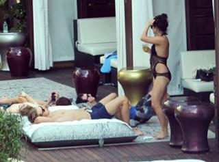 Vanessa Hudgens feet photo thumbnail