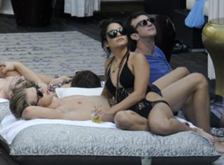 Vanessa Hudgens feet photo thumbnail