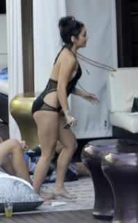 Vanessa Hudgens feet photo thumbnail