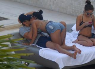 Vanessa Hudgens feet photo thumbnail