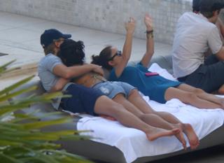 Vanessa Hudgens feet photo thumbnail