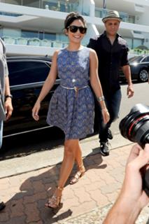 Vanessa Hudgens feet photo thumbnail