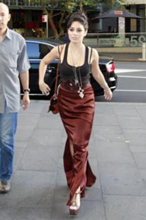 Vanessa Hudgens feet photo thumbnail