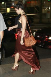 Vanessa Hudgens feet photo thumbnail