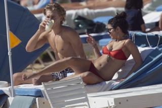 Vanessa Hudgens feet photo thumbnail