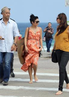 Vanessa Hudgens feet photo thumbnail