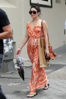 Vanessa Hudgens feet photo thumbnail