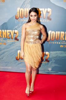 Vanessa Hudgens feet photo thumbnail