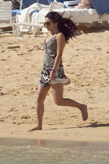 Vanessa Hudgens feet photo thumbnail