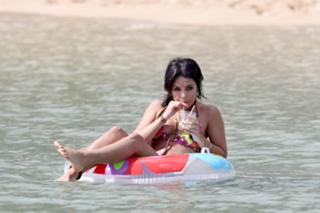 Vanessa Hudgens feet photo thumbnail
