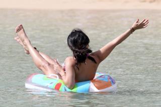 Vanessa Hudgens feet photo thumbnail