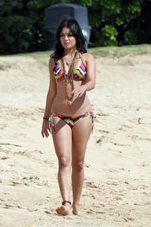 Vanessa Hudgens feet photo thumbnail