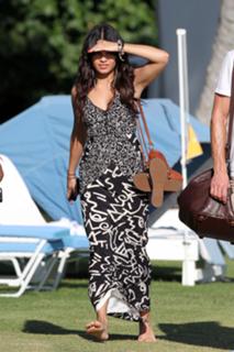 Vanessa Hudgens feet photo thumbnail