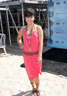 Vanessa Hudgens feet photo thumbnail