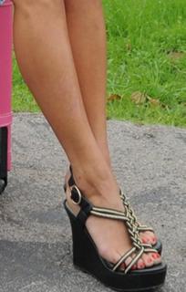 Vanessa Hudgens feet photo thumbnail
