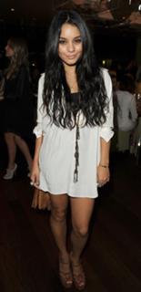 Vanessa Hudgens feet photo thumbnail