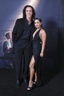 Vanessa Hudgens feet photo thumbnail