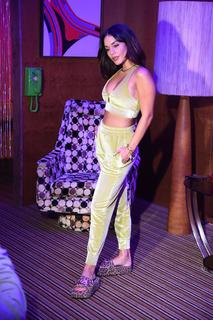 Vanessa Hudgens feet photo thumbnail