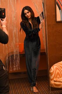 Vanessa Hudgens feet photo thumbnail