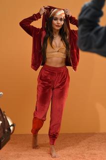 Vanessa Hudgens feet photo thumbnail