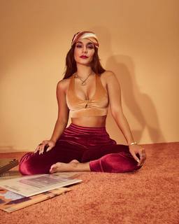 Vanessa Hudgens feet photo thumbnail