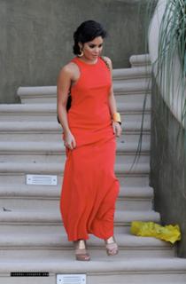 Vanessa Hudgens feet photo thumbnail