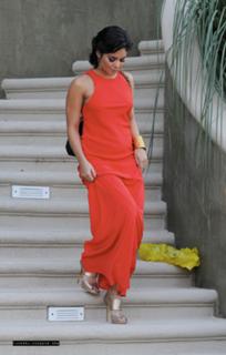 Vanessa Hudgens feet photo thumbnail