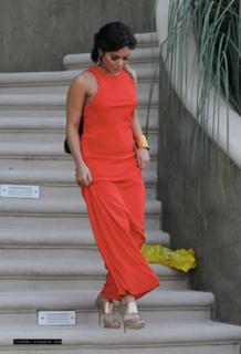 Vanessa Hudgens feet photo thumbnail