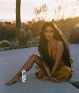 Vanessa Hudgens feet photo thumbnail