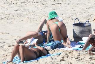 Vanessa Hudgens feet photo thumbnail