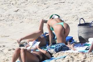 Vanessa Hudgens feet photo thumbnail