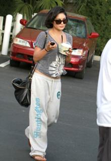 Vanessa Hudgens feet photo thumbnail