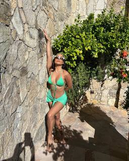 Vanessa Hudgens feet photo thumbnail