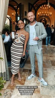 Vanessa Hudgens feet photo thumbnail
