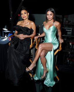 Vanessa Hudgens feet photo thumbnail