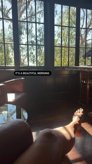 Vanessa Hudgens feet photo thumbnail