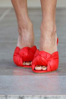 Vanessa Hudgens feet photo thumbnail