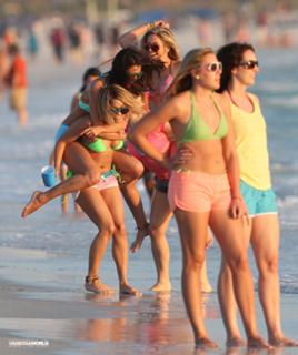 Vanessa Hudgens feet photo thumbnail