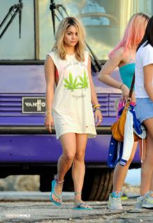 Vanessa Hudgens feet photo thumbnail