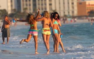 Vanessa Hudgens feet photo thumbnail