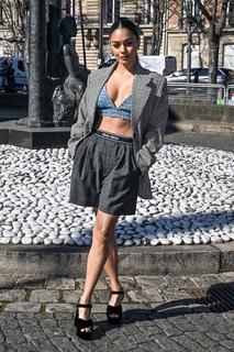 Vanessa Hudgens feet photo thumbnail
