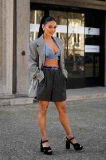 Vanessa Hudgens feet photo thumbnail