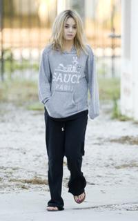 Vanessa Hudgens feet photo thumbnail