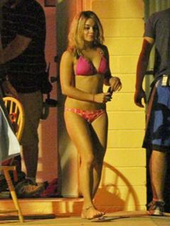 Vanessa Hudgens feet photo thumbnail