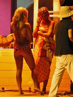 Vanessa Hudgens feet photo thumbnail