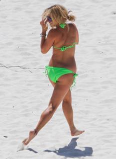 Vanessa Hudgens feet photo thumbnail