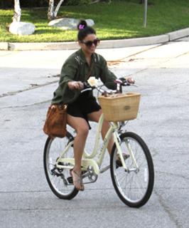 Vanessa Hudgens feet photo thumbnail