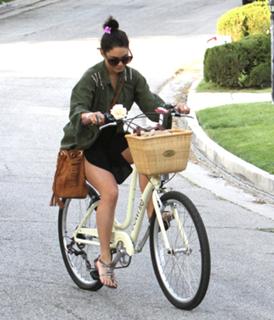 Vanessa Hudgens feet photo thumbnail