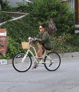 Vanessa Hudgens feet photo thumbnail